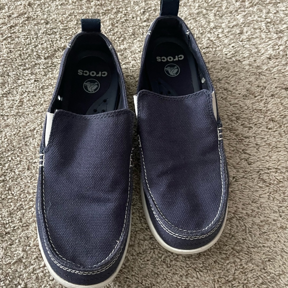 Men crocs size 9 navy